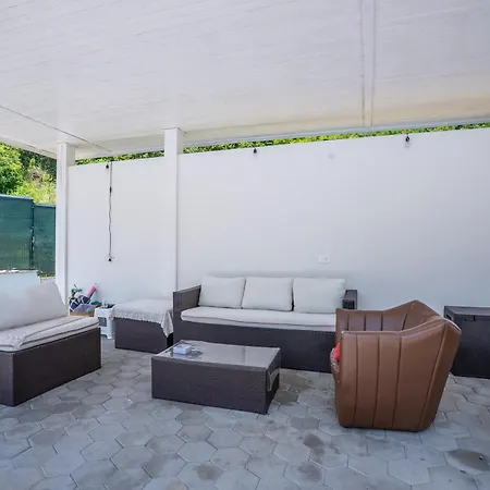 Sanela Villa *