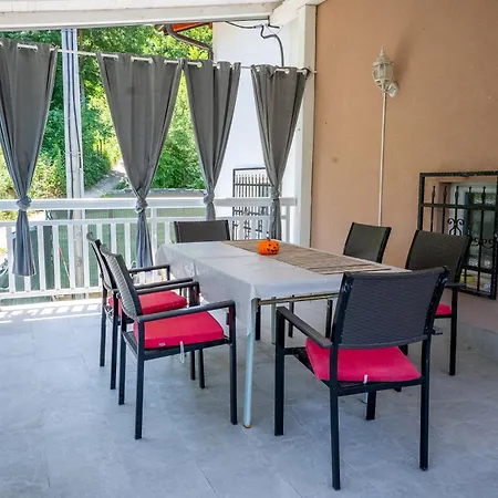 Sanela Villa