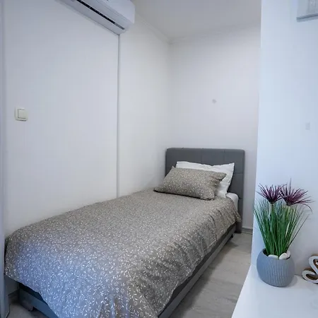 Sanela Villa *